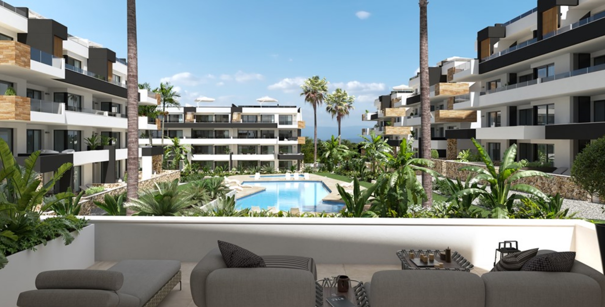Uitzicht vanaf het balkon over het zwembad